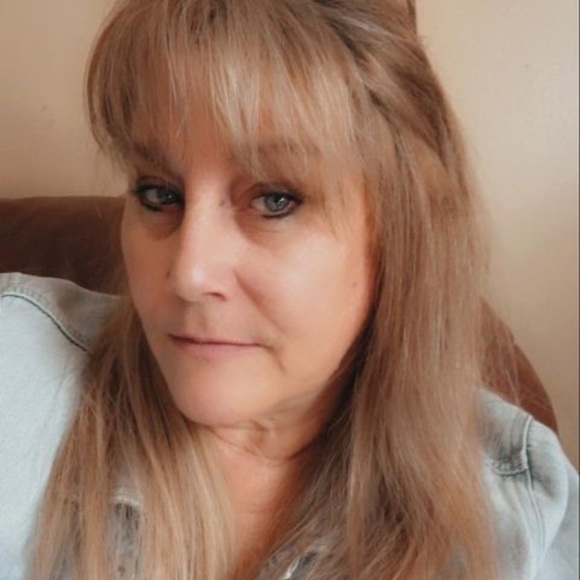 Meet your Posher, Stacie - Picture 1 of 1